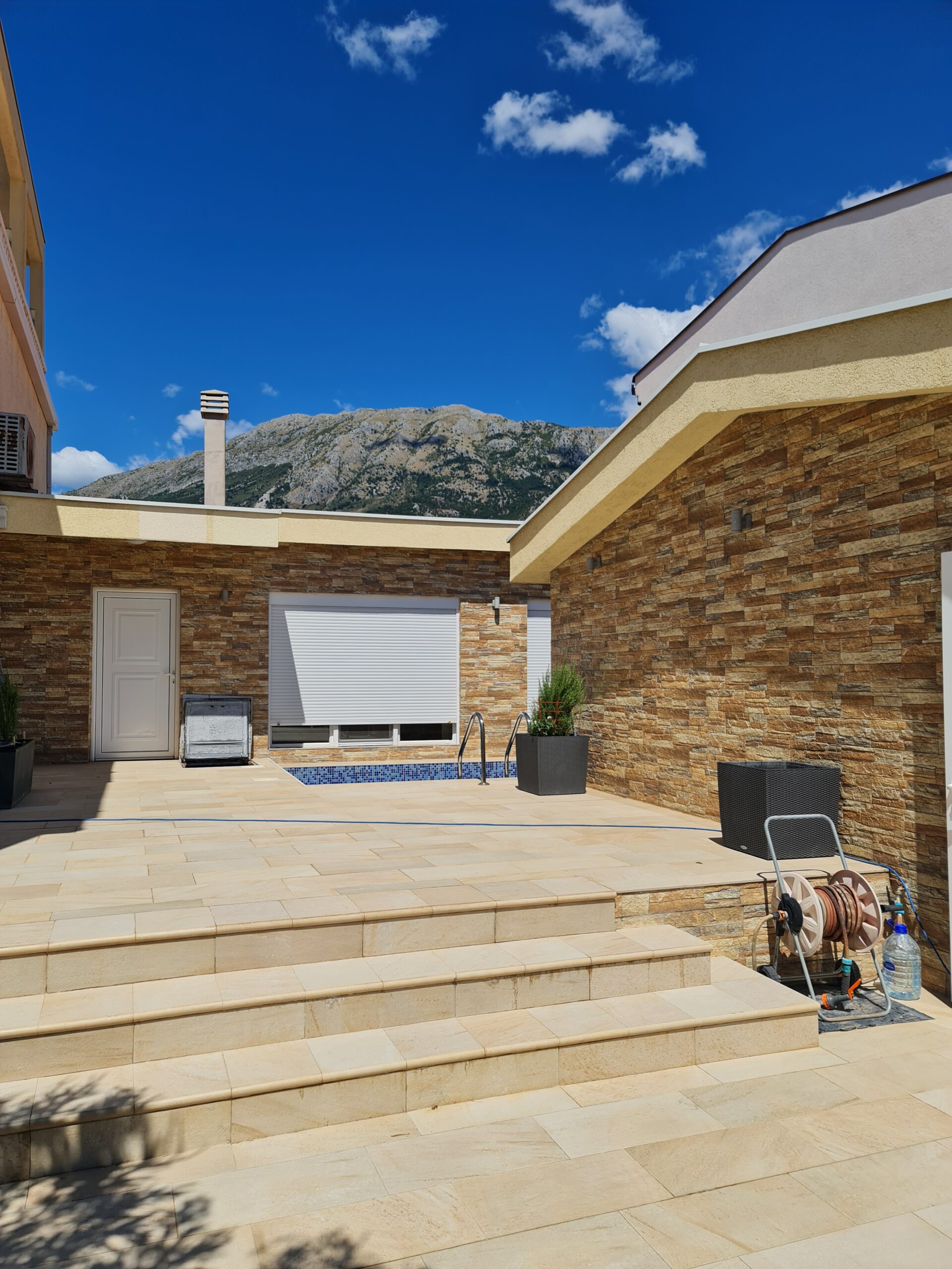 Luksuzna Kuća 290m² sa Bazenom – Dubrava, Bar